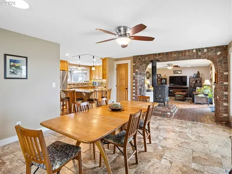 16580 S Cliff View Drive Oregon City OR 97045