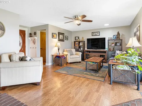 16580 S Cliff View Drive Oregon City OR 97045