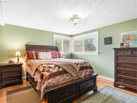 16580 S Cliff View Drive Oregon City OR 97045