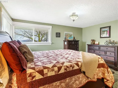 16580 S Cliff View Drive Oregon City OR 97045
