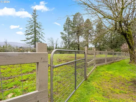 16580 S Cliff View Drive Oregon City OR 97045