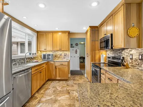 16580 S Cliff View Drive Oregon City OR 97045