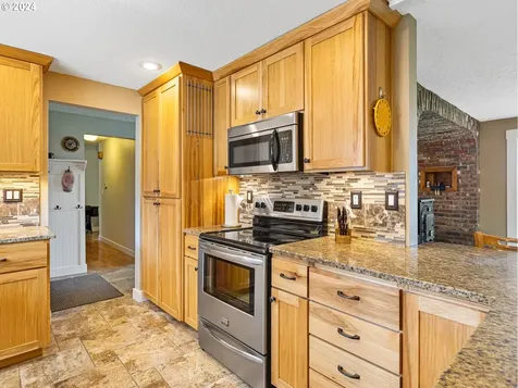 16580 S Cliff View Drive Oregon City OR 97045