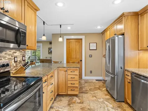 16580 S Cliff View Drive Oregon City OR 97045