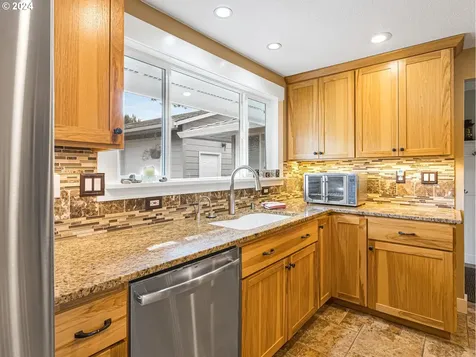 16580 S Cliff View Drive Oregon City OR 97045