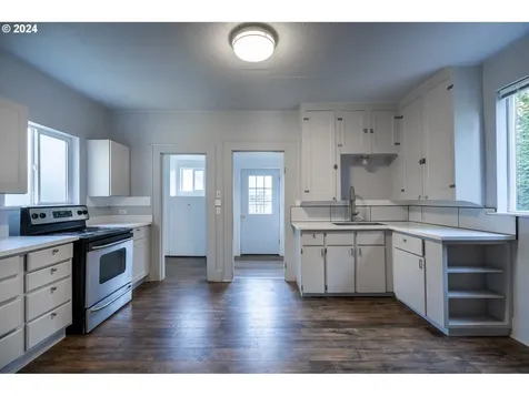 8304 SE Alder Street Portland OR 97216