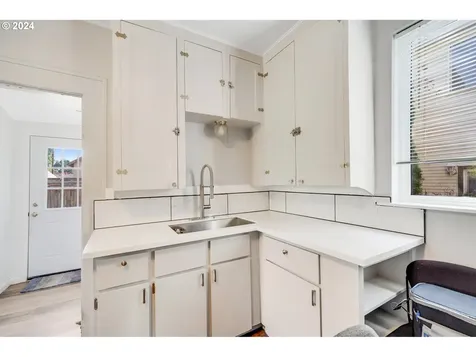 8304 SE Alder Street Portland OR 97216
