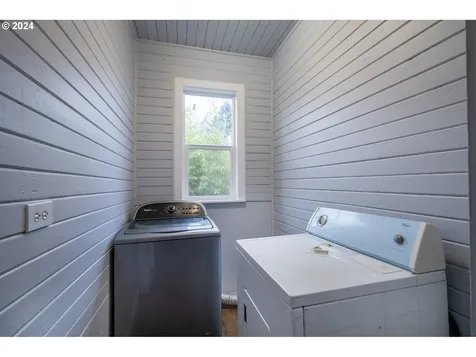 8304 SE Alder Street Portland OR 97216