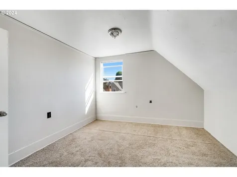 8304 SE Alder Street Portland OR 97216