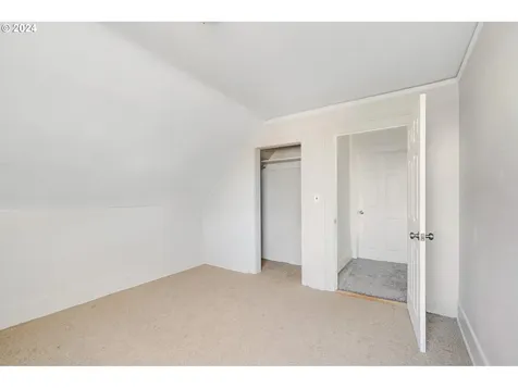 8304 SE Alder Street Portland OR 97216