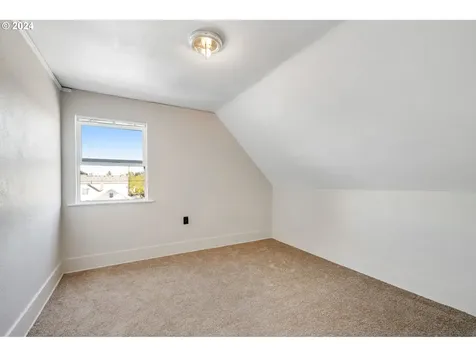 8304 SE Alder Street Portland OR 97216