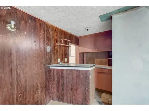 8304 SE Alder Street Portland OR 97216