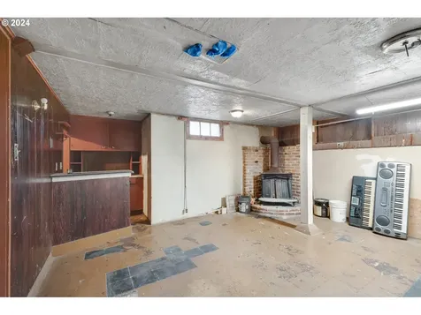 8304 SE Alder Street Portland OR 97216