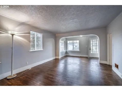 8304 SE Alder Street Portland OR 97216
