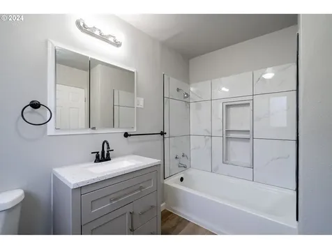 8304 SE Alder Street Portland OR 97216
