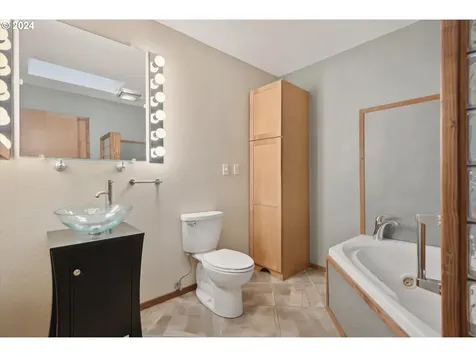 17305 Craig Court Gladstone OR 97027