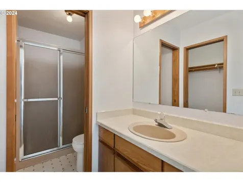 17305 Craig Court Gladstone OR 97027
