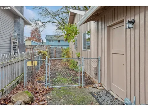 17305 Craig Court Gladstone OR 97027
