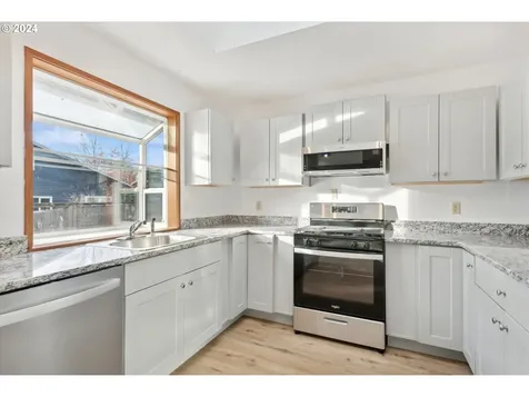 17305 Craig Court Gladstone OR 97027