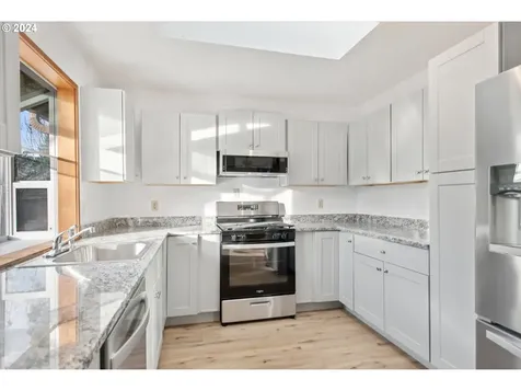 17305 Craig Court Gladstone OR 97027