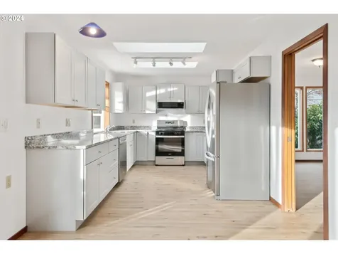 17305 Craig Court Gladstone OR 97027