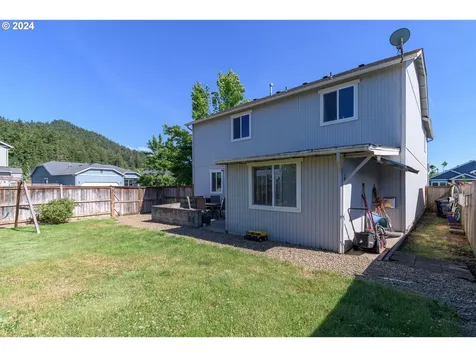 5796 Peridot Way Springfield OR 97478