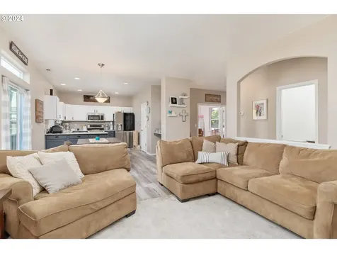 5796 Peridot Way Springfield OR 97478