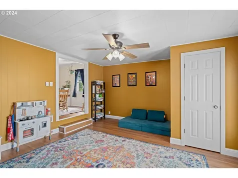 1064 Tyler Avenue Cottage Grove OR 97424