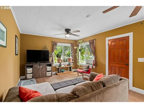 1064 Tyler Avenue Cottage Grove OR 97424