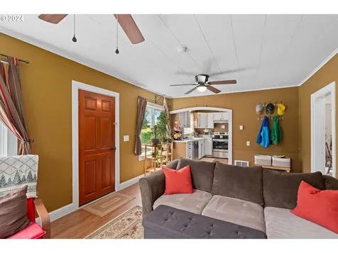1064 Tyler Avenue Cottage Grove OR 97424