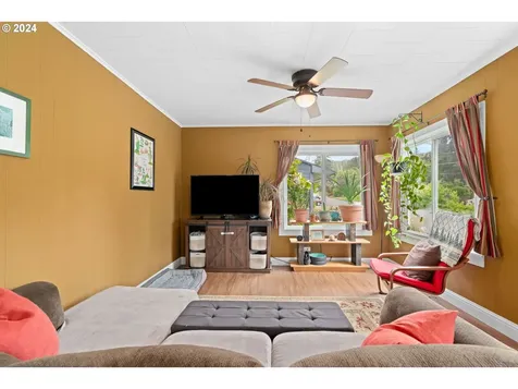 1064 Tyler Avenue Cottage Grove OR 97424