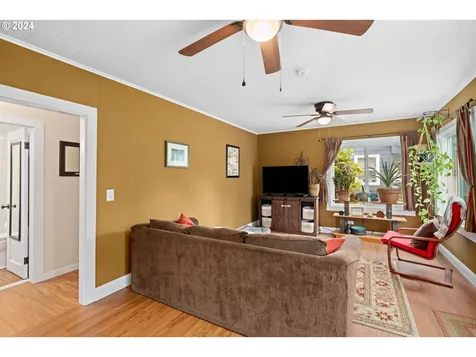 1064 Tyler Avenue Cottage Grove OR 97424
