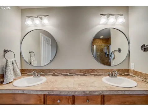 138 W 15th Circle La Center WA 98629
