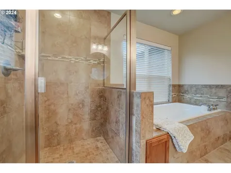 138 W 15th Circle La Center WA 98629