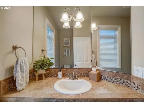 138 W 15th Circle La Center WA 98629