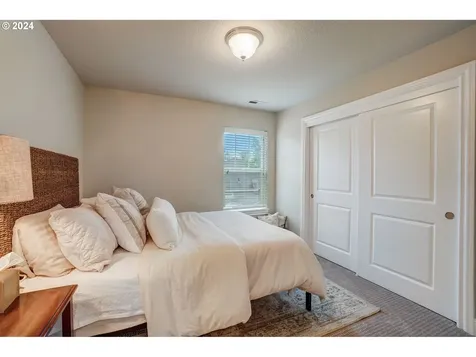 138 W 15th Circle La Center WA 98629