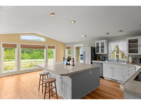 10320 SE Hillview Drive Amity OR 97101
