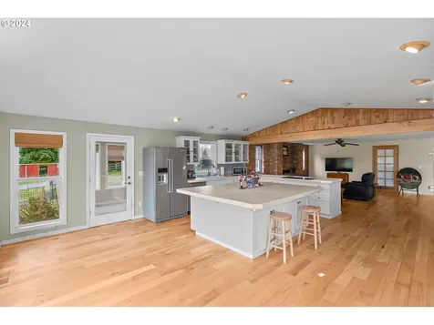 10320 SE Hillview Drive Amity OR 97101