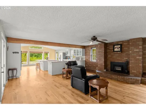 10320 SE Hillview Drive Amity OR 97101