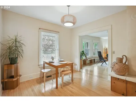 916 Se Nehalem Street Portland OR 97202