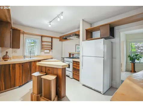 916 Se Nehalem Street Portland OR 97202