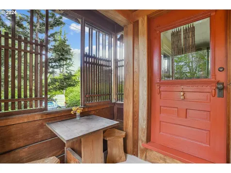 916 Se Nehalem Street Portland OR 97202