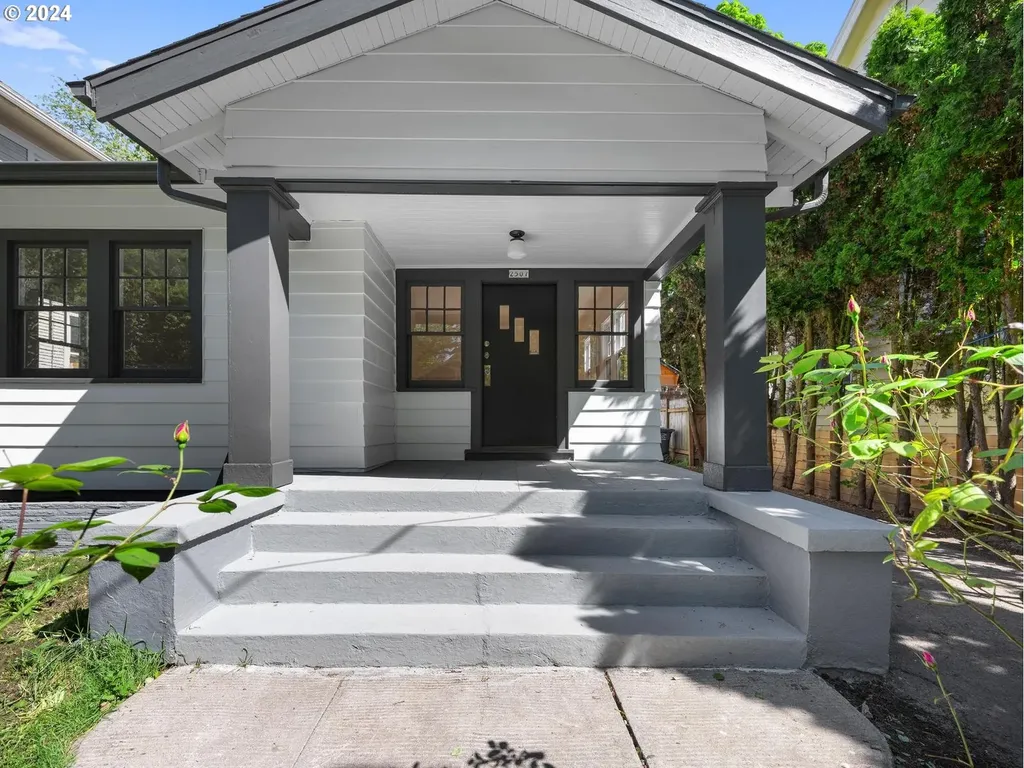 2507 Ne Wasco Street Portland OR 97232