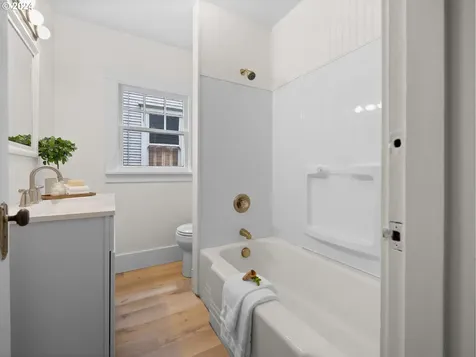 2507 Ne Wasco Street Portland OR 97232