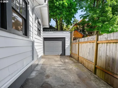 2507 Ne Wasco Street Portland OR 97232