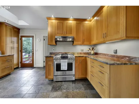 75 Mecca Avenue Eugene OR 97404