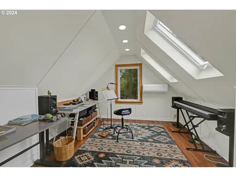 75 Mecca Avenue Eugene OR 97404