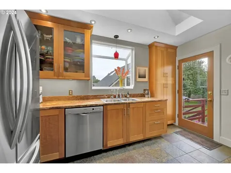 75 Mecca Avenue Eugene OR 97404