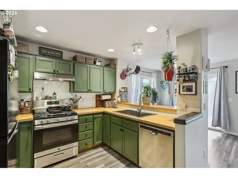 12994 NW Maplecrest Way Banks OR 97106