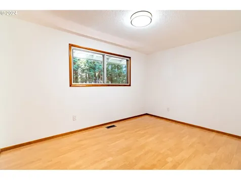 8015 Sw Mapleleaf Street Portland OR 97223